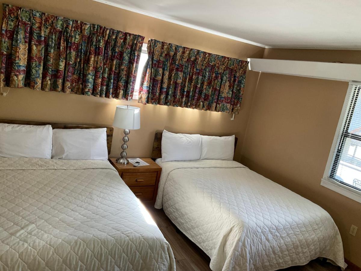 Room with 2 Full size Bed No Creek view
